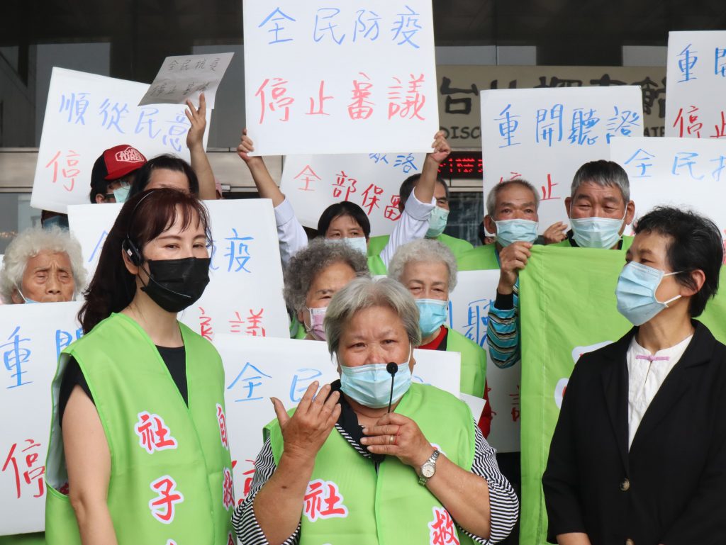 社子島居民洪阿嬤表示,我們房子自己的、土地也是自己的。今天市政府要區段徵收沒有問過居民,我們也不同意,今天把我們房子拆掉,是要大家住哪裡?