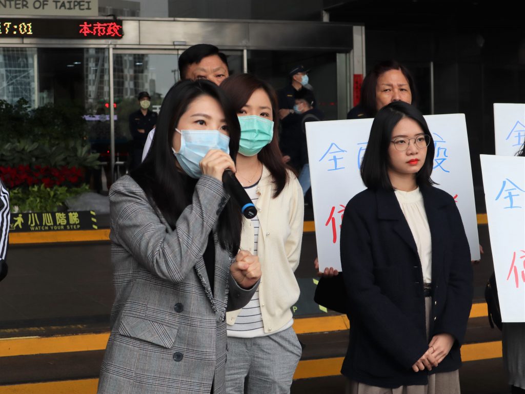 鐘佩玲議員也表示，從過去到現在，看到的是社子島民的對立無法解決。問題出在社子島的計畫從以前到現在都溝通不良