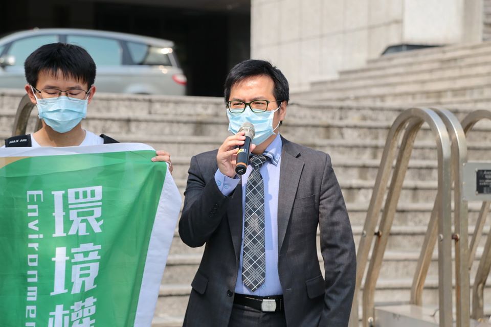 環境權保障基金會陳建三律師發表聲明表示，感謝台中高等行政法院能夠撤銷本件內容對照表准予變更的行政處分，此判決的意義非凡。（照片來源：廖家瑞）