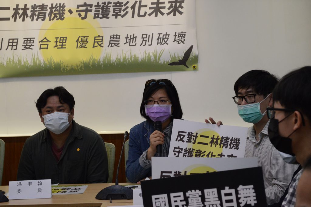 民進黨立法委員林淑芬指出,依據彰化縣政府自己於環評提出的資料,不開發二林精機,以中部地區目前已開發或開發中的產業用地,皆足以滿足中部機械業審慎樂觀,甚至蓬勃發展情境的用地需求。(圖片來源:王章逸提供)