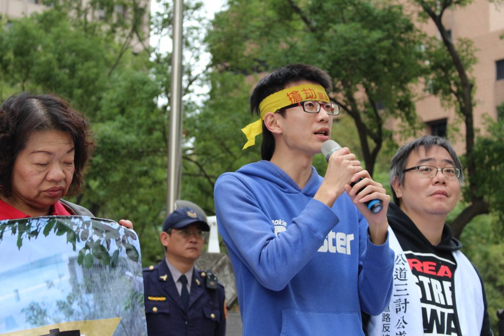 反台南鐵路東移全線自救聯合會徐任遠表示,如果公道三聽證無法成為正當典範,以後聽證恐淪為「替政府化妝的工具」。