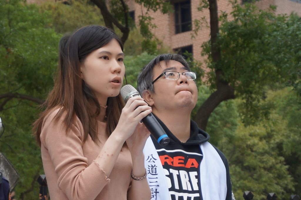 塭仔圳反迫遷連線林怡蓁表示,所有土地爭議案都會緊盯這次聽證會的舉辦,「究竟是過過水、打假球?讓程序過了的『假聽證』,還是可以實質釐清公益性與必要性的真聽證?我們都等著看。」